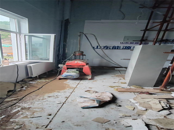 曲麻莱地基基础下沉墙体裂缝加固注浆顶升施工